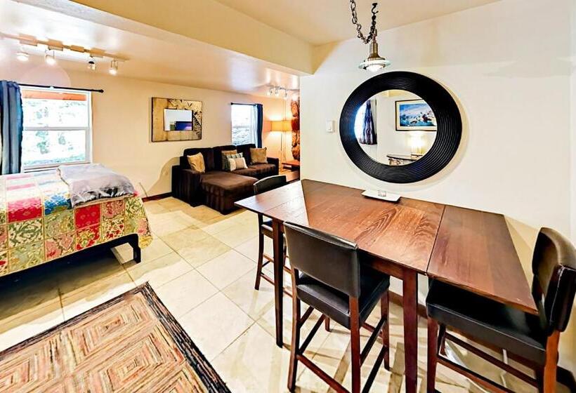 استودیوی استاندارد, Eagles Nest