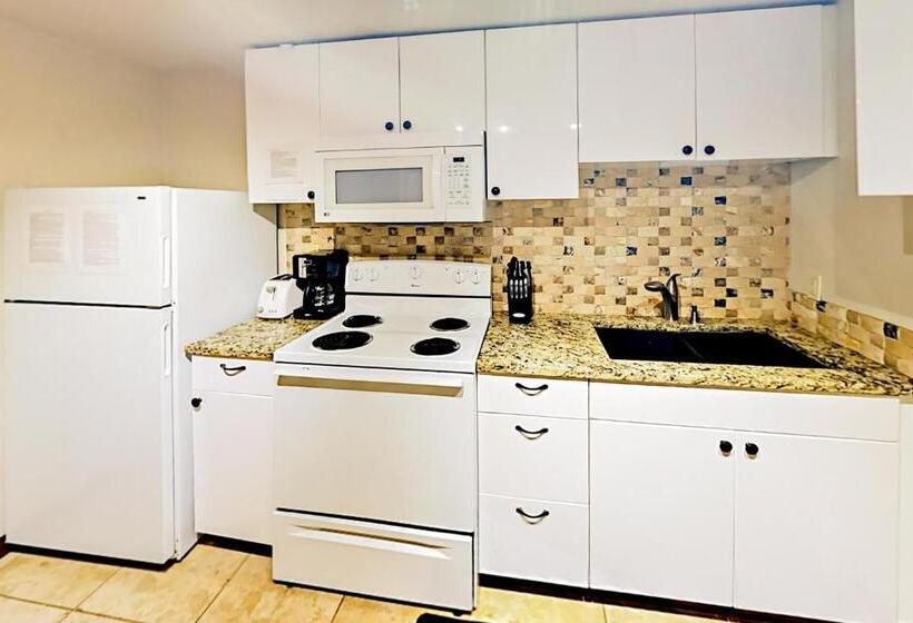 استودیوی استاندارد, Eagles Nest