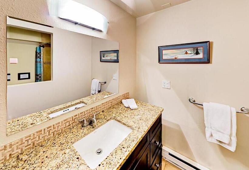 استودیوی استاندارد, Eagles Nest