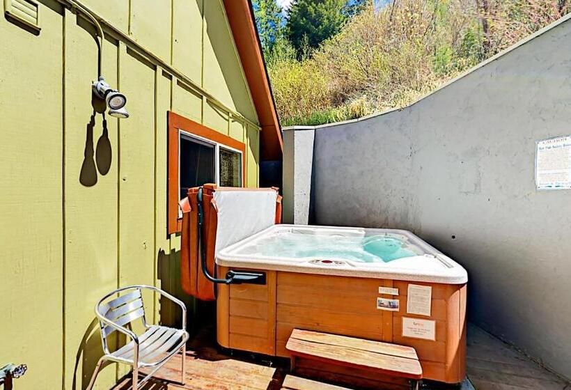 استودیوی استاندارد, Eagles Nest