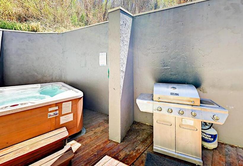 استودیوی استاندارد, Eagles Nest