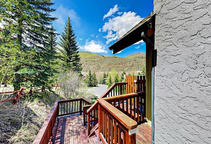 استودیوی استاندارد, Eagles Nest