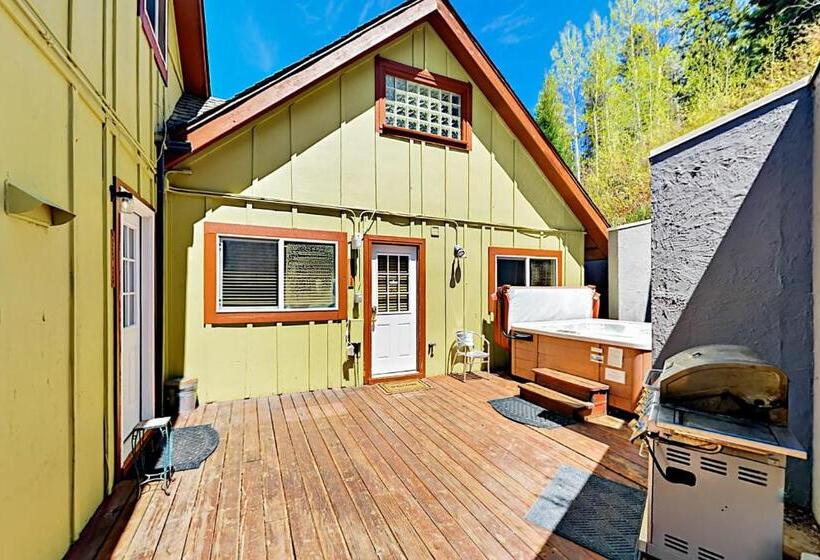 استودیوی استاندارد, Eagles Nest