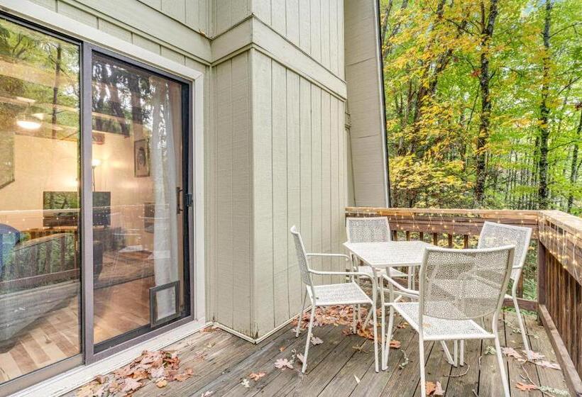 דירת חדר, Hemlock Hideaway