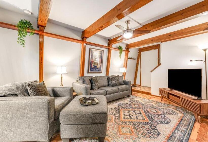 דירת חדר, Hemlock Hideaway