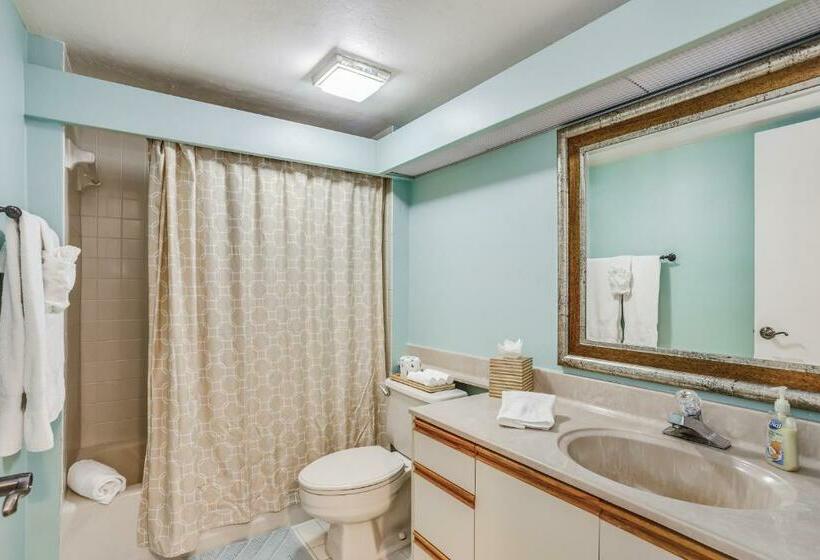 شقة غرفتين, Wild Pines