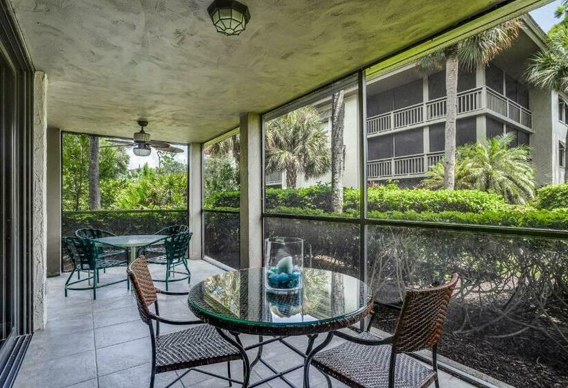 شقة غرفتين, Wild Pines