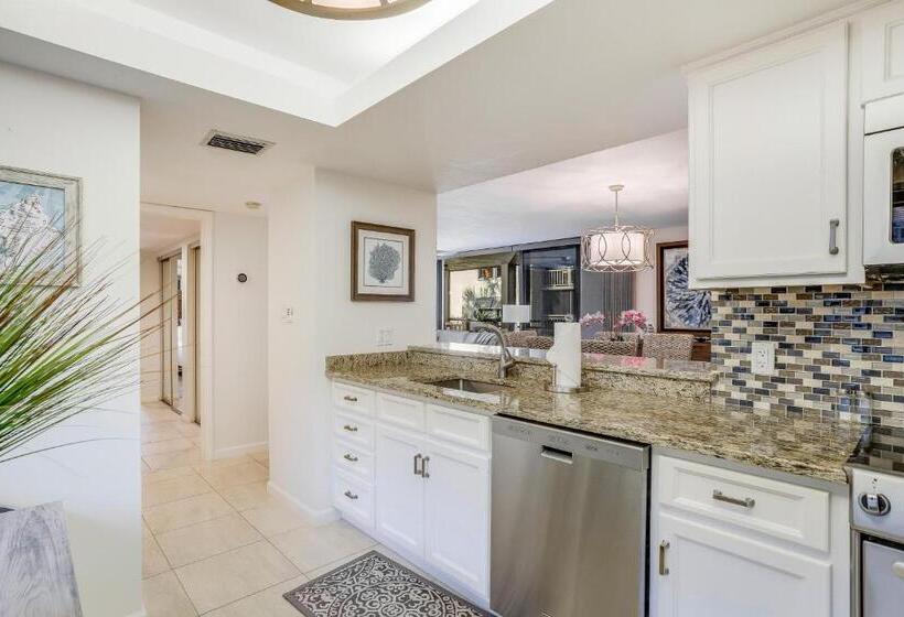 شقة غرفتين, Wild Pines