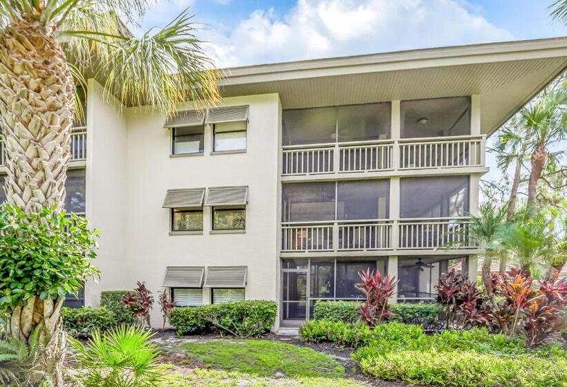 شقة غرفتين, Wild Pines