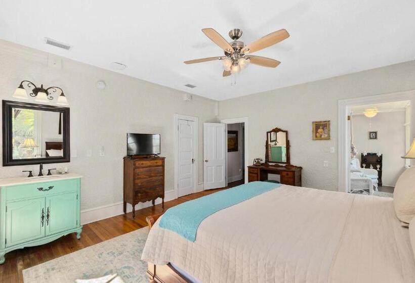 חדר דלוקס עם מיטת קינג, Golden Magnolia Marina Resort