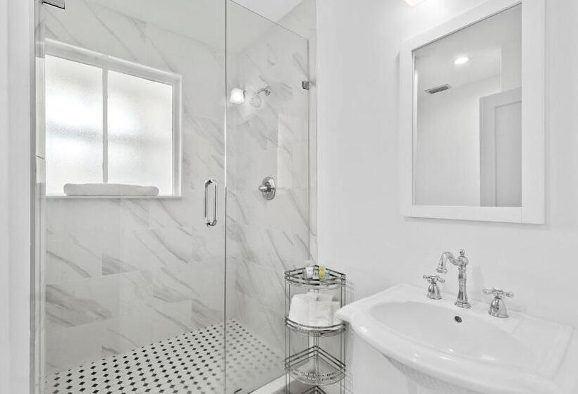 חדר דלוקס עם מיטת קינג, Golden Magnolia Marina Resort