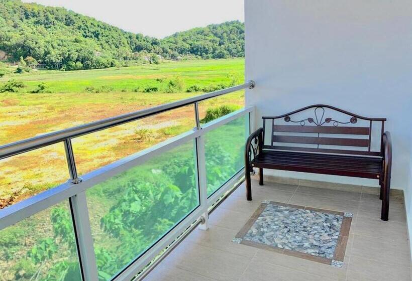 デラックスルーム, Norshah Village Resort