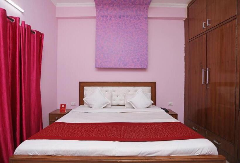 חדר קלאסי לשלושה, The Royal Suit Apartment By Oyo