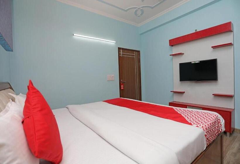 Classic Driepersoonskamer, The Royal Suit Apartment By Oyo