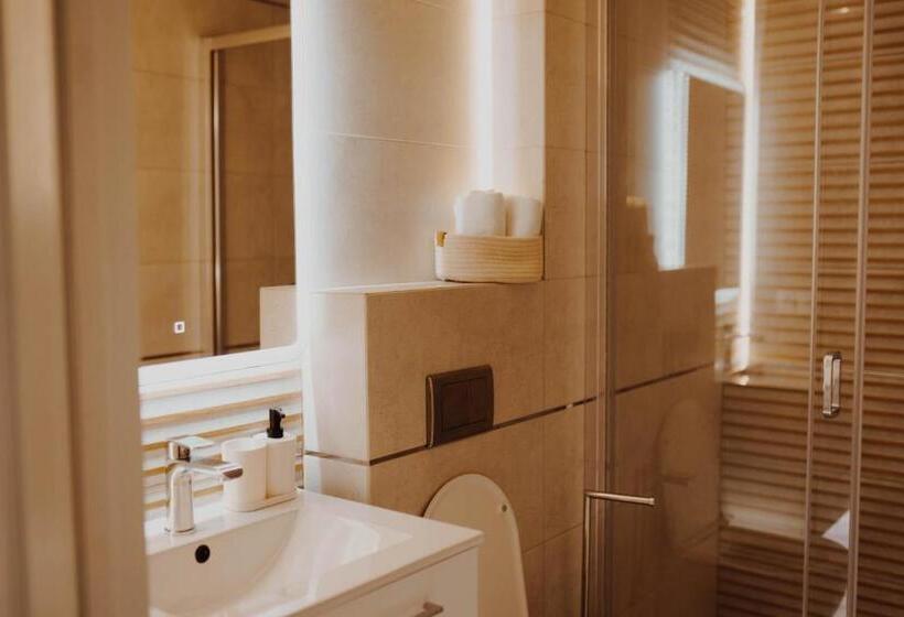 غرفة قياسية رباعية, Villa Adele