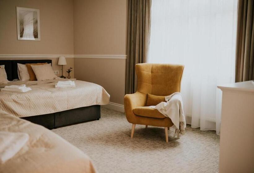 جناح عائلي, Villa Adele