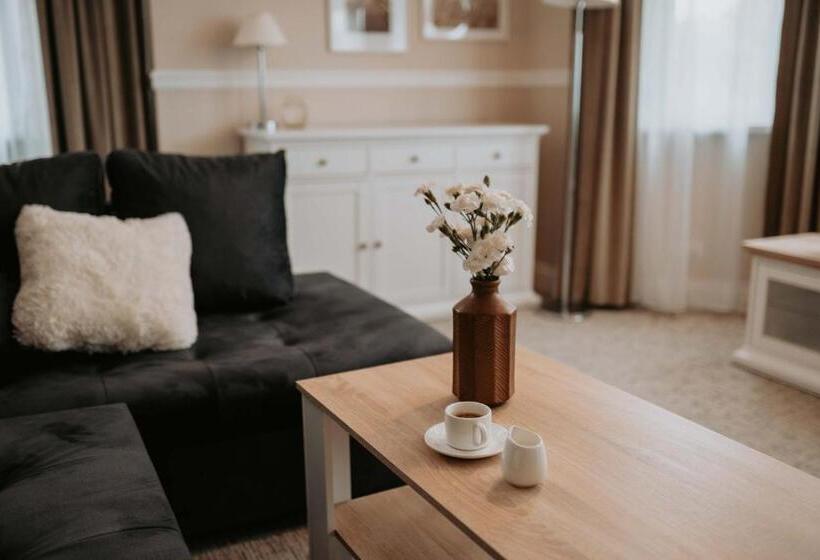 جناح عائلي, Villa Adele