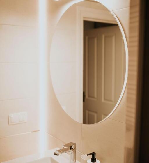 غرفة قياسية ثلاثية, Villa Adele