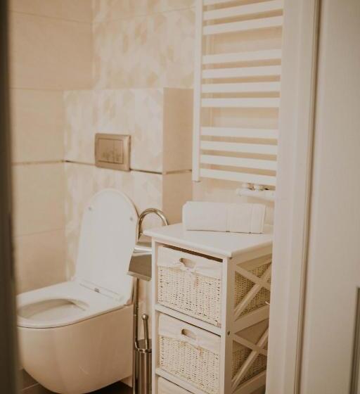 غرفة قياسية ثلاثية, Villa Adele