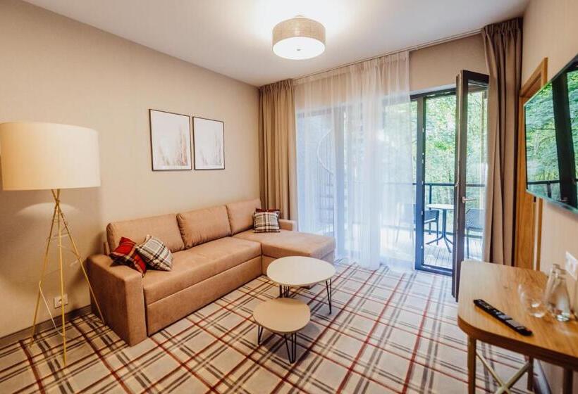 شقة غرفة واحدة مزودة بتراس, Green Adults