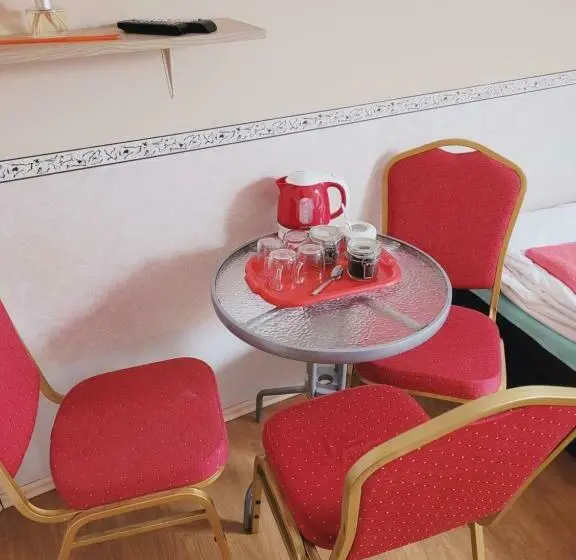 スタンダード4人部屋, Delmajk