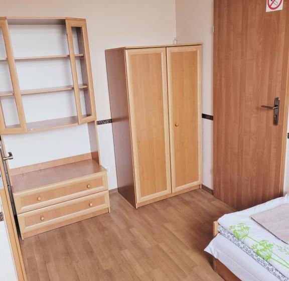 Номер Стандарт Трехместный, Delmajk