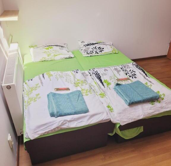 Трехместный Номер Стандарт Совместная Ванная, Delmajk