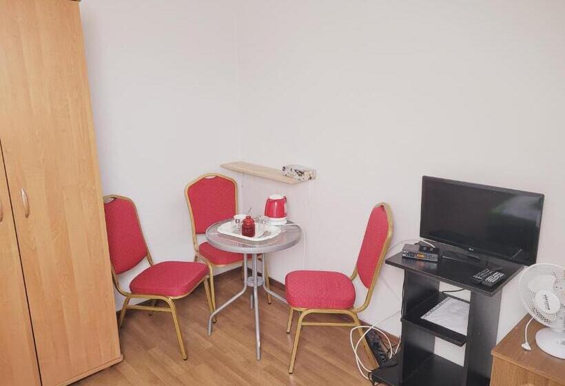 Трехместный Номер Стандарт Совместная Ванная, Delmajk