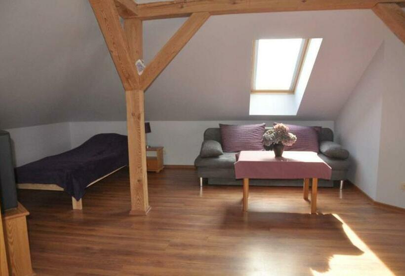 غرفة عائلية, Modrzewiowe Wzgorze