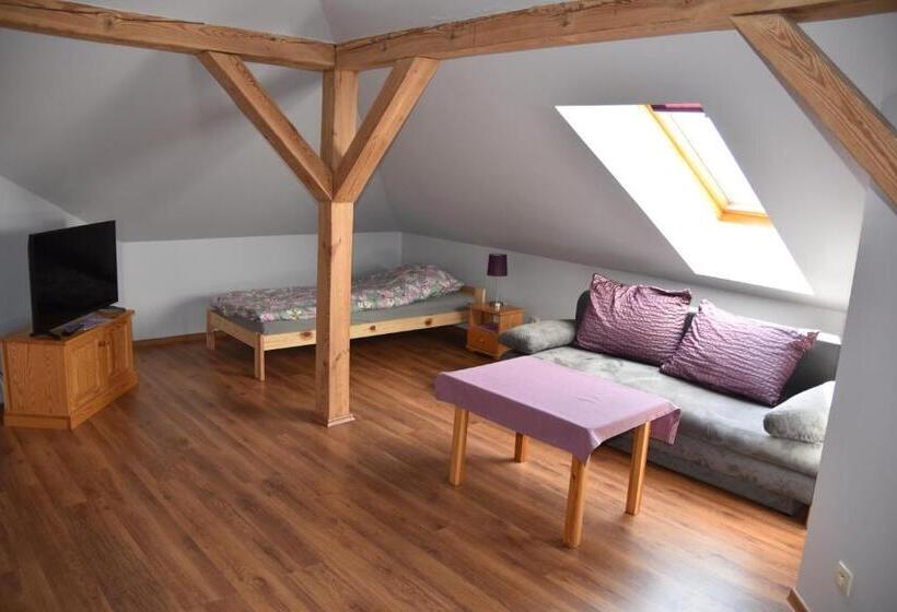 غرفة عائلية, Modrzewiowe Wzgorze