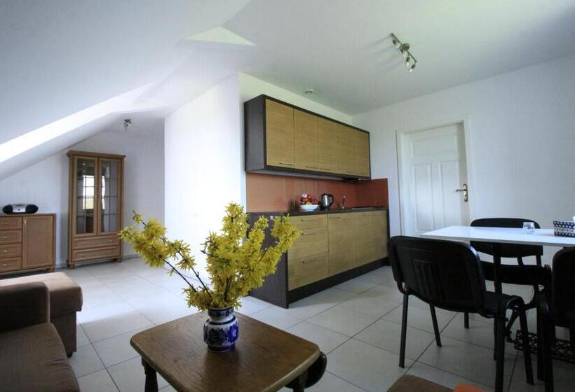 Suite with lake view, Mylin