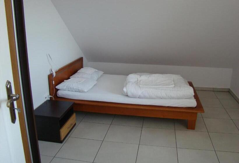 Suite with lake view, Mylin