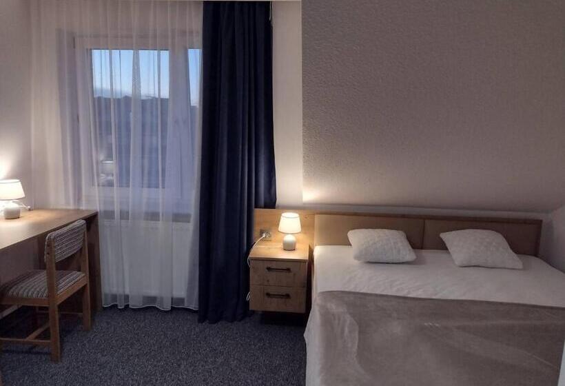 Quarto Estandar, Dom Gościnny Krystyna