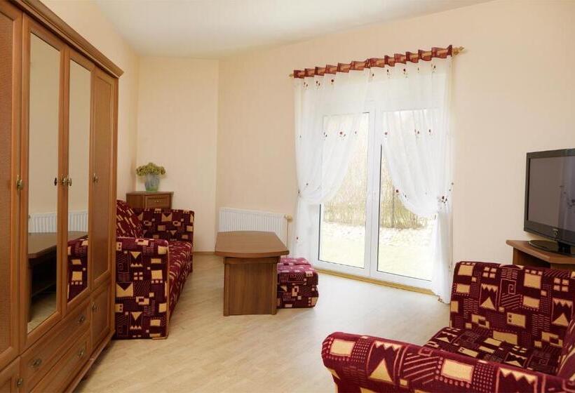 ファミリーステューディオ, Dom Na Wzgórzu