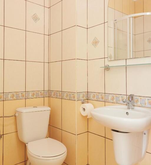 ファミリーステューディオ, Dom Na Wzgórzu