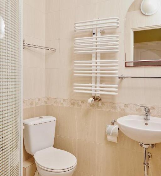 ファミリーステューディオ, Dom Na Wzgórzu