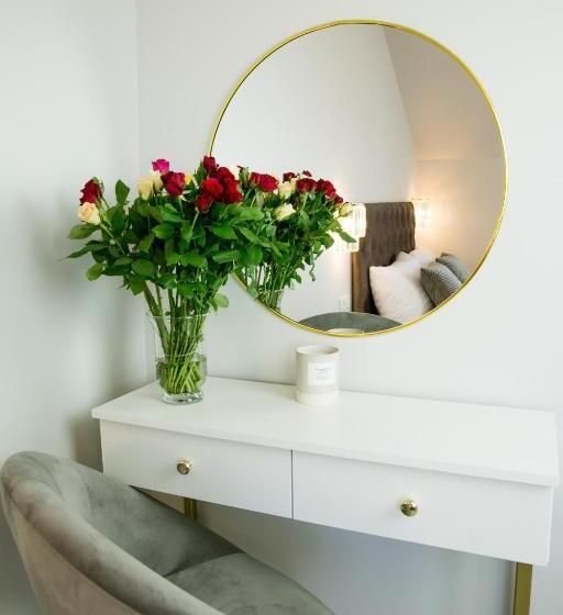 اتاق خانوادگی, Złota Nuta Villa