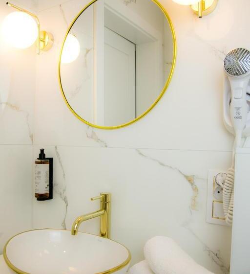 اتاق خانوادگی, Złota Nuta Villa