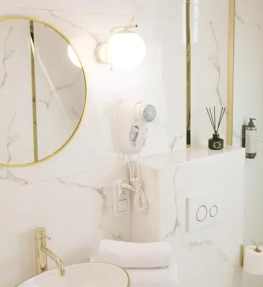 Perhehuone, Złota Nuta Villa