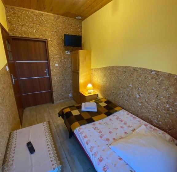 غرفة قياسية فردية, Karczma Chęciny