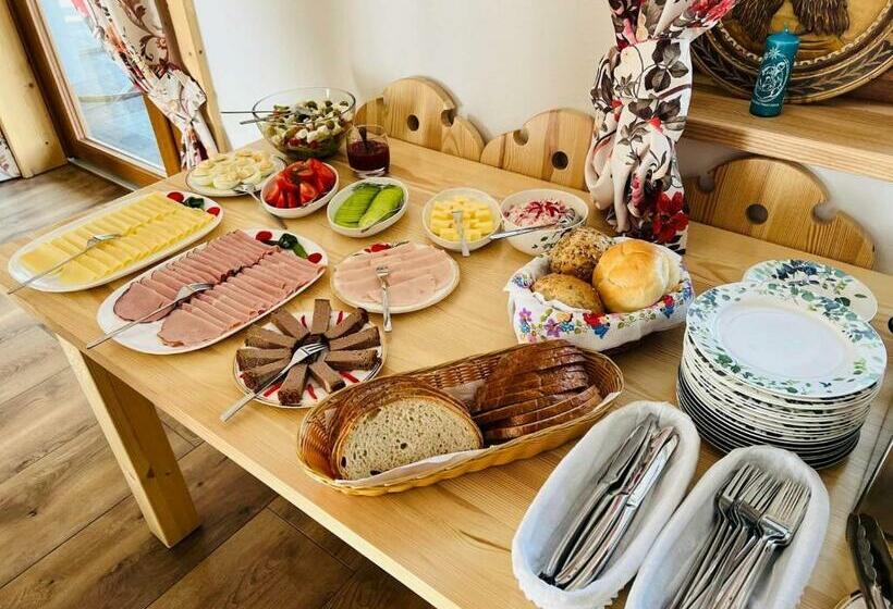 חדר סטנדרט לשלושה, Tarasówka U Zająca