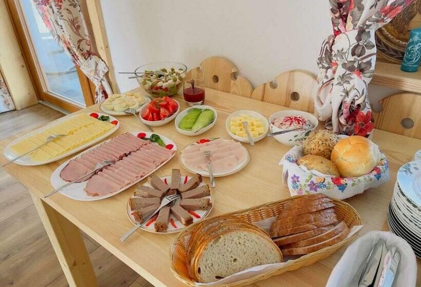 חדר סטנדרט לשלושה, Tarasówka U Zająca