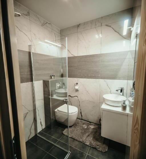 חדר סטנדרט לשלושה, Tarasówka U Zająca