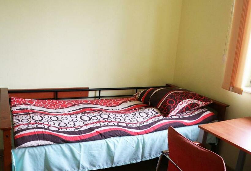 Трехместный Номер Стандарт Совместная Ванная, Dom Studenta Pans   Akademik, Hostel