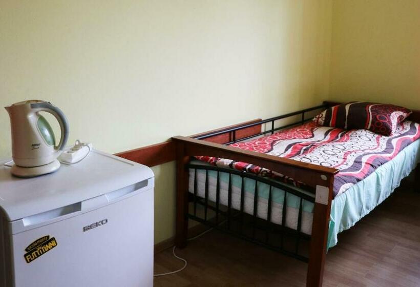 חדר סטנדרט לשלושה עם חדר אמבטיה משוף, Dom Studenta Pans   Akademik, Hostel