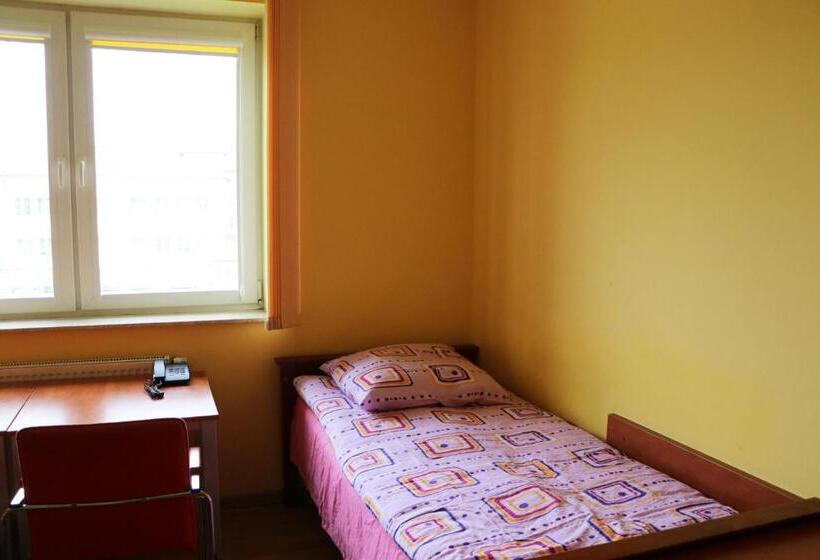 标准四人间共用浴室, Dom Studenta Pans   Akademik, Hostel