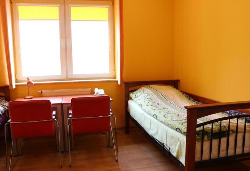 חדר סטנדרט לשלושה, Dom Studenta Pans   Akademik, Hostel