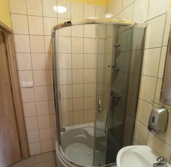 חדר סטנדרט לארבעה, Dom Studenta Pans   Akademik, Hostel