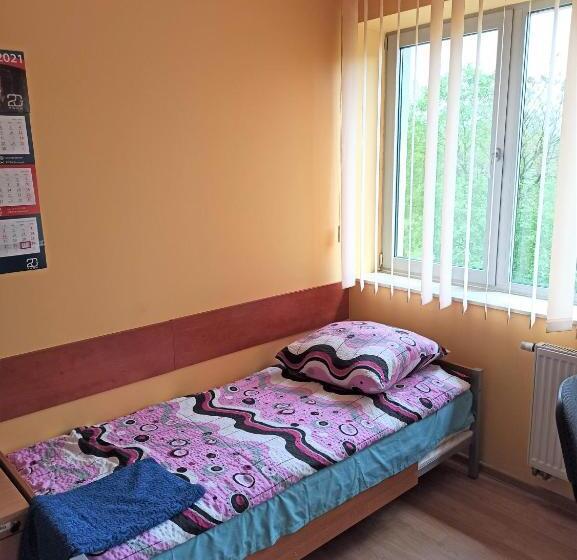 חדר סטנדרט לארבעה, Dom Studenta Pans   Akademik, Hostel