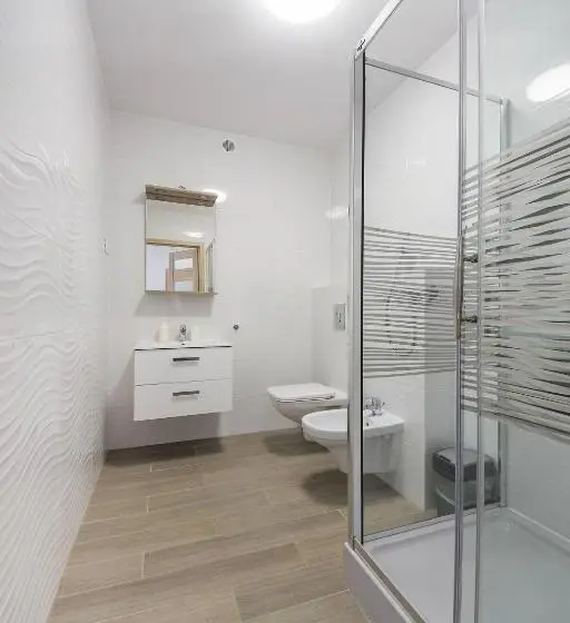 Standard Neljän Hengen Huone Parveke, Family Holiday Spa&resort